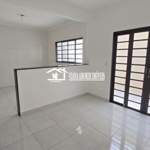 Casa com 1 dormitório e garagem no Jordanópolis