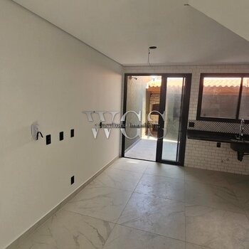 Sobrado Novo à Venda no Campo Grande – 3 Suítes com Varanda