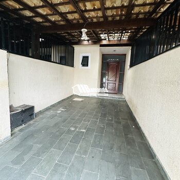Sobrado 03 quartos sendo 02 suítes 